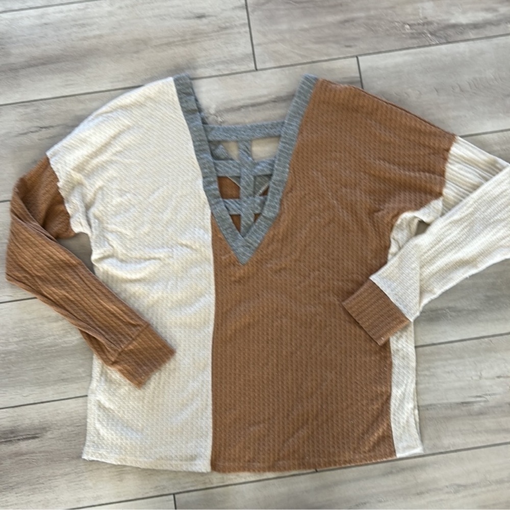 BKE size small color block shirt thermal